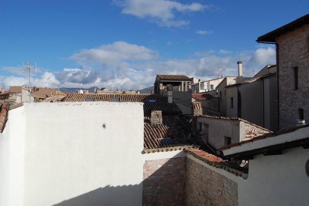"Le Volte" Appartamento Nel Cuore Di Foligno Exterior foto
